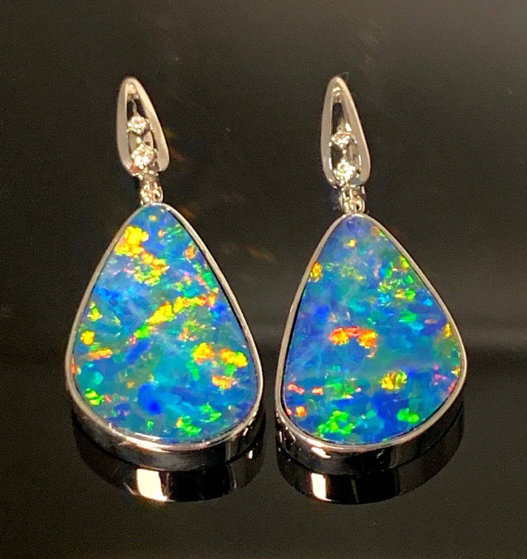 18kt White Gold Opal earrings