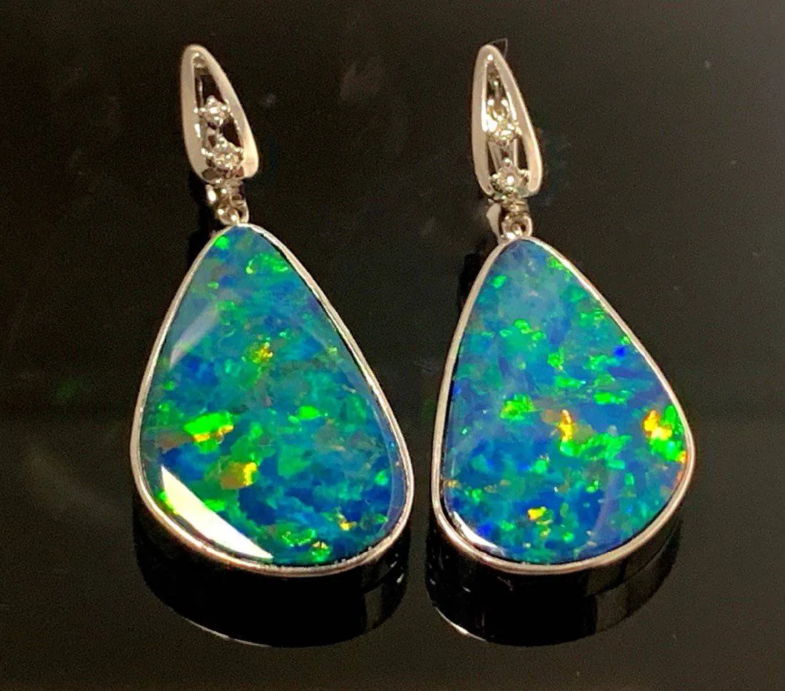 18kt White Gold Opal earrings