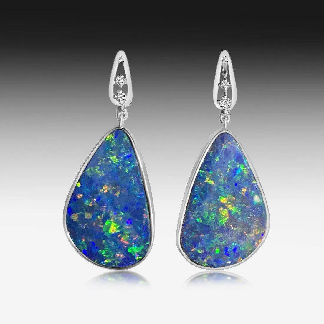 18kt White Gold Opal earrings