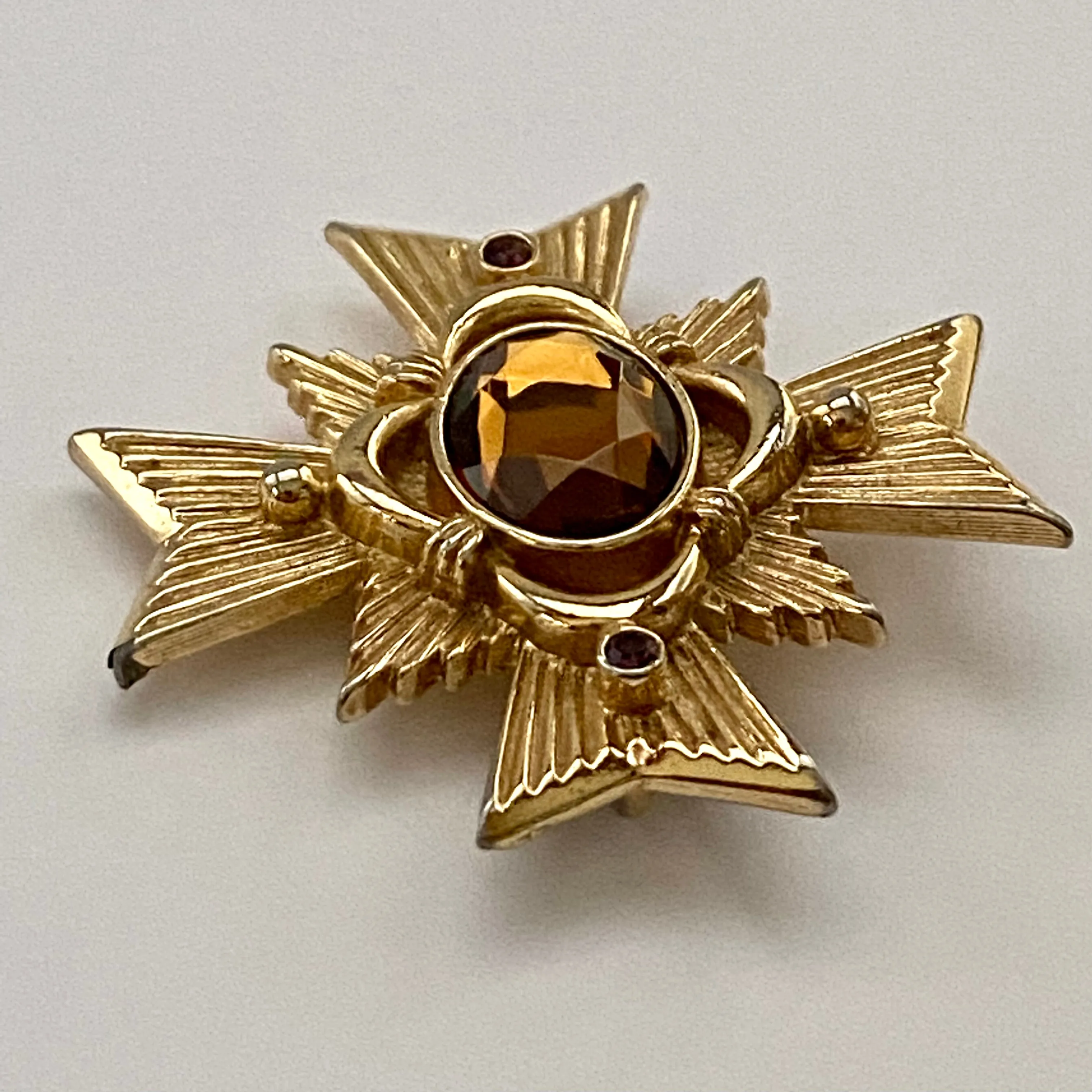 1983 Avon Allegro Brooch