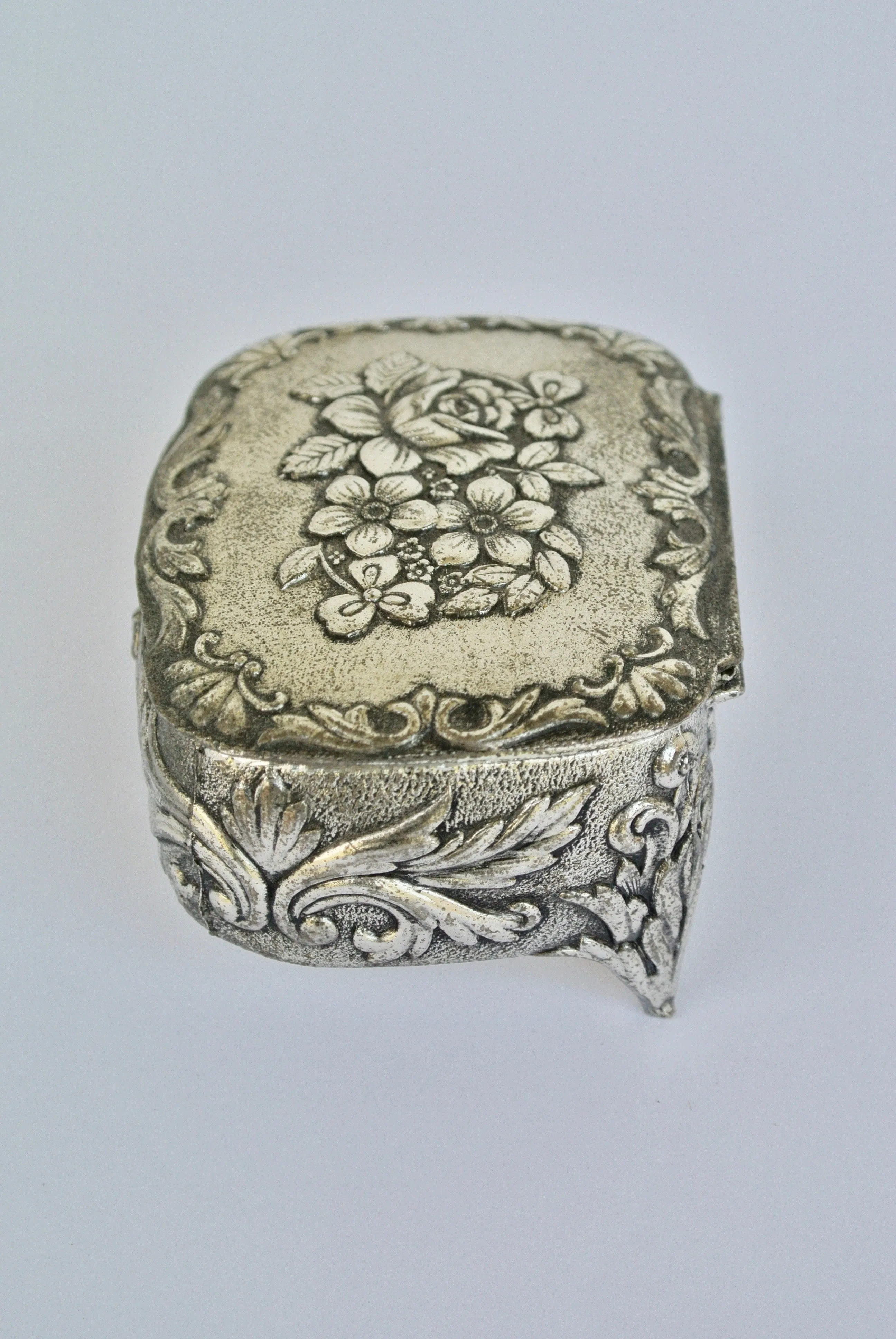 A Red Velvet Rose Ring Box (mini)