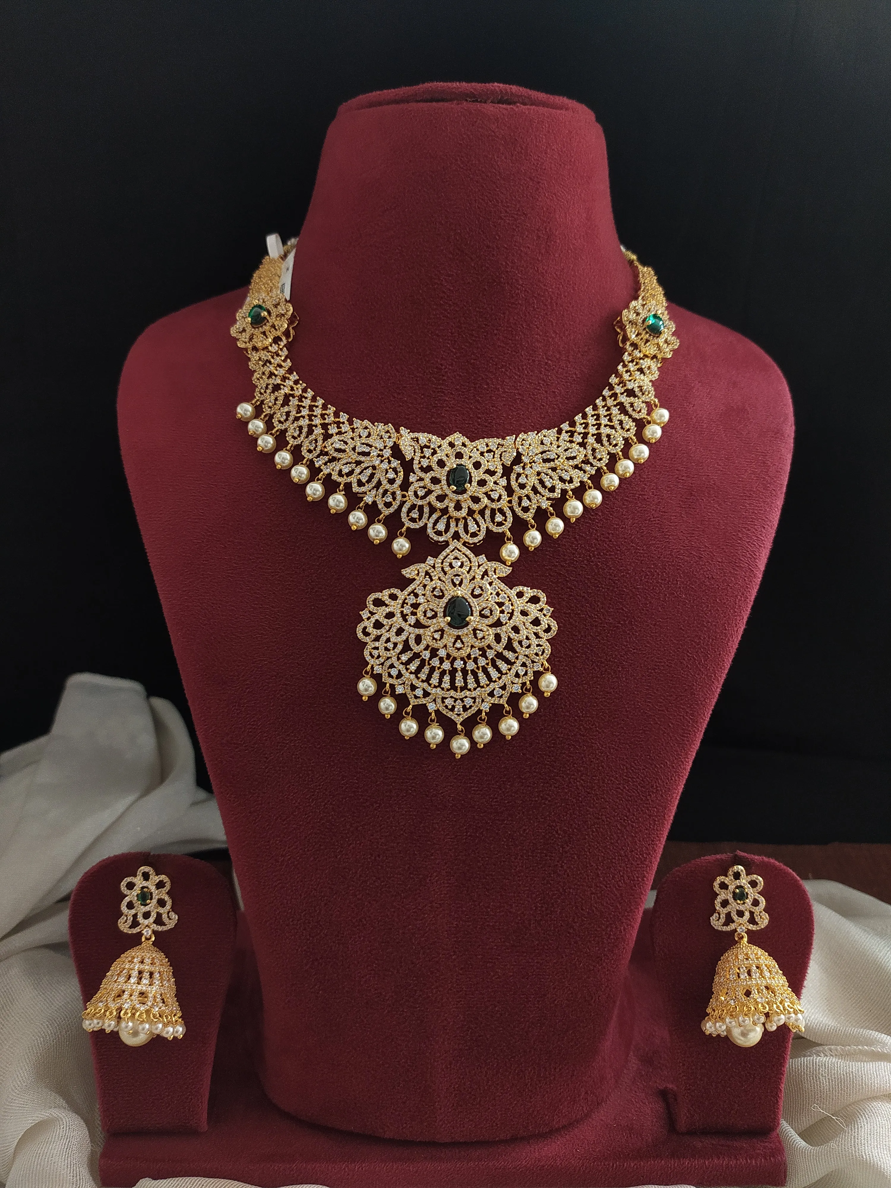 Amazing Gold Plated Beautiful Zircon Pendant Necklace Set