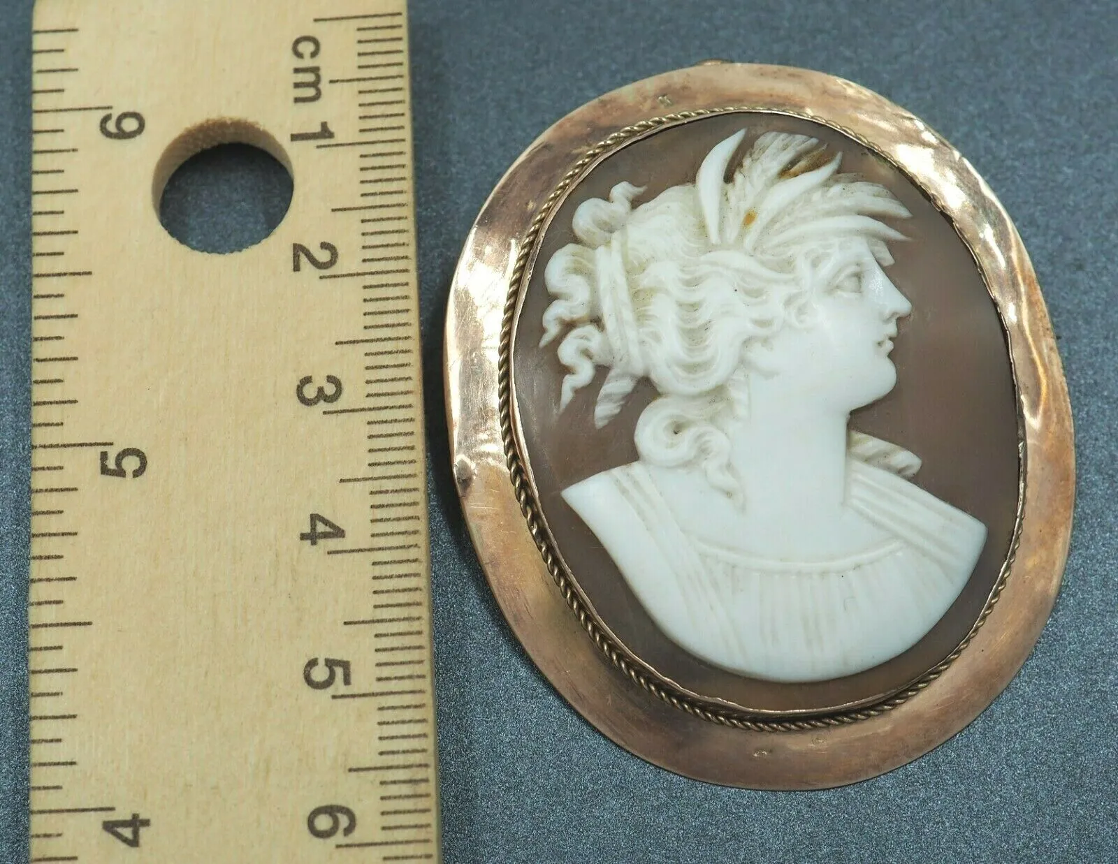 Antique c1880 9ct Yellow Gold Goddess Demeter Cameo Brooch