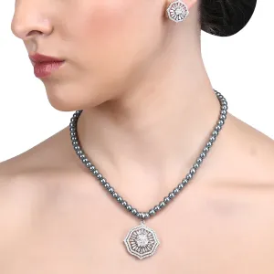 Anubhavi Zircon Pendant Set