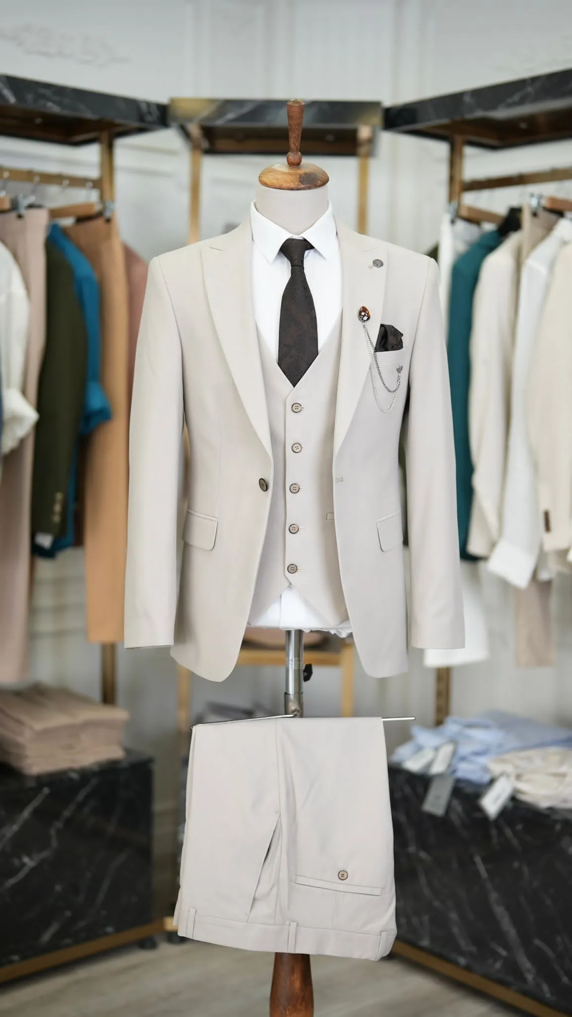 Beige Slim Fit Groom Wedding Suit for Men by GentWith.com