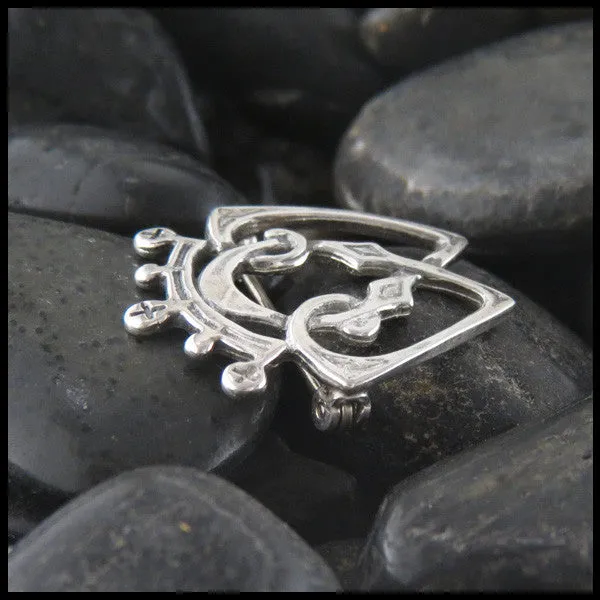 Dainty Luckenbooth Brooch in Sterling Silver