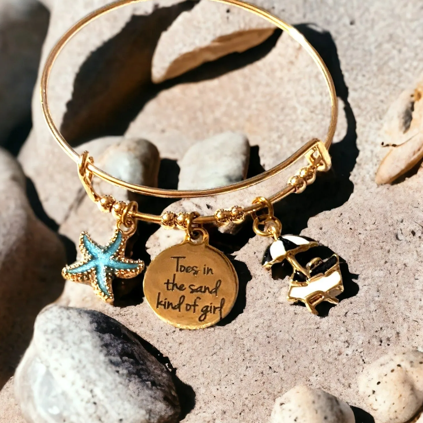 Gold Toes in the Sand Kind of Girl, Starfish Beaded bangle