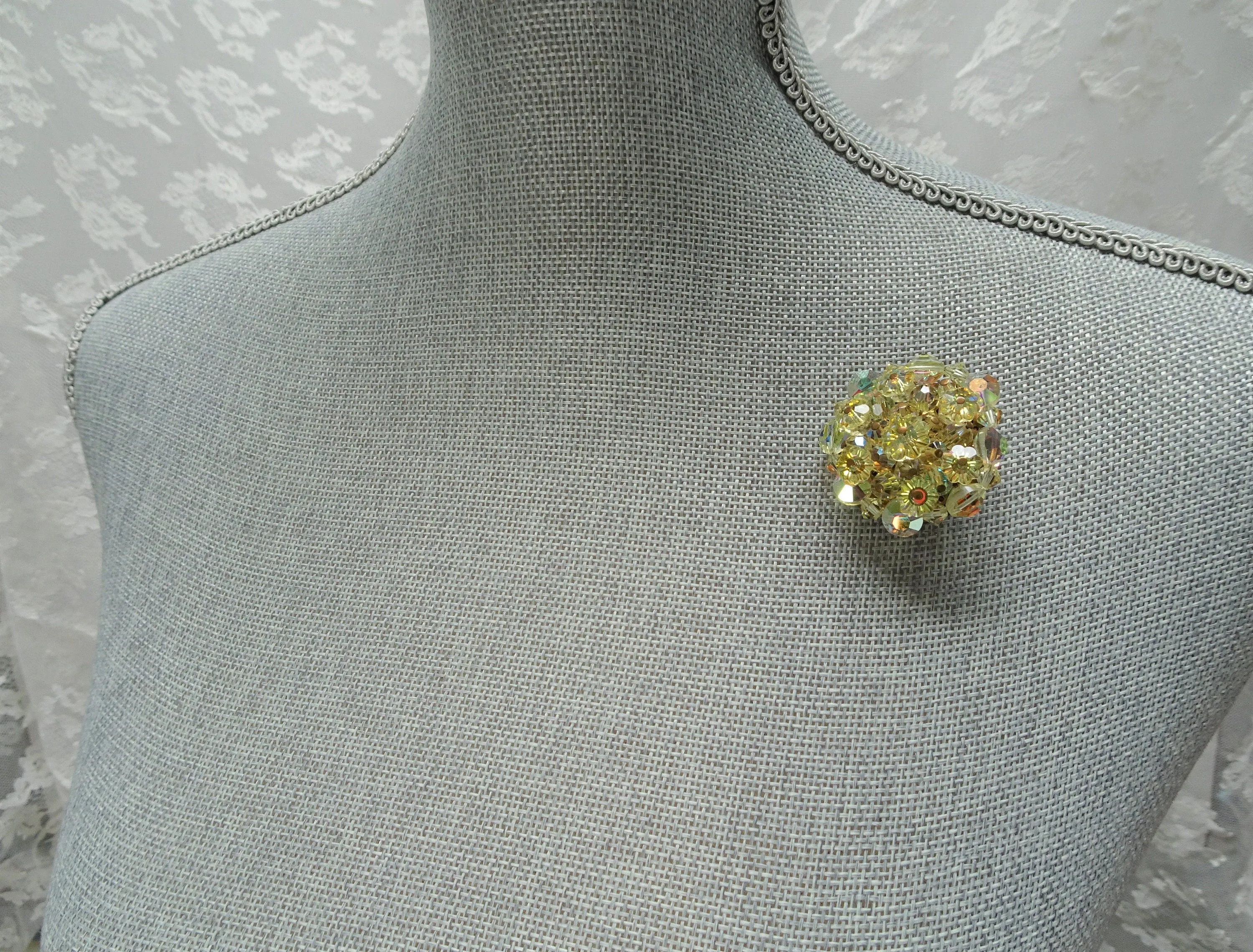 GORGEOUS Chartreuse Cut Crystal Brooch,Cut Petal Like Stones,AB Crystals,Mid Century Brooch, Unique Design,Collectible Vintage Jewelry