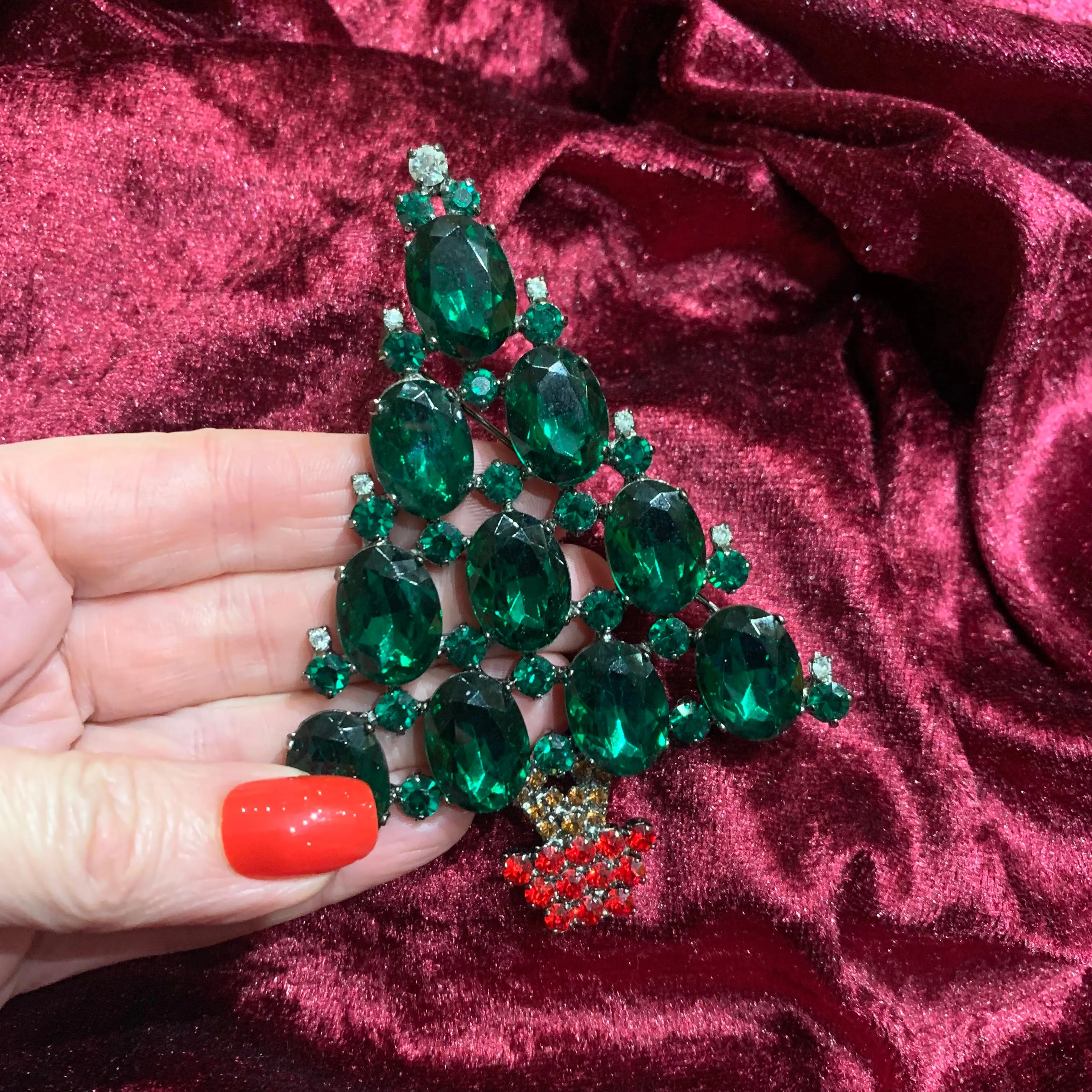 Large Cristobal Green Christmas Tree Brooxh