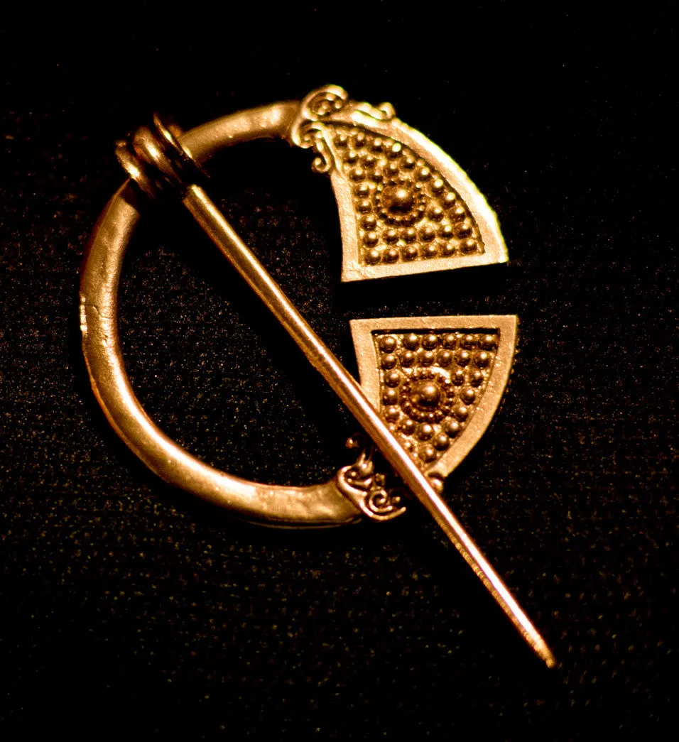 Small Celtic Pennanular brooch with Dots - R-21