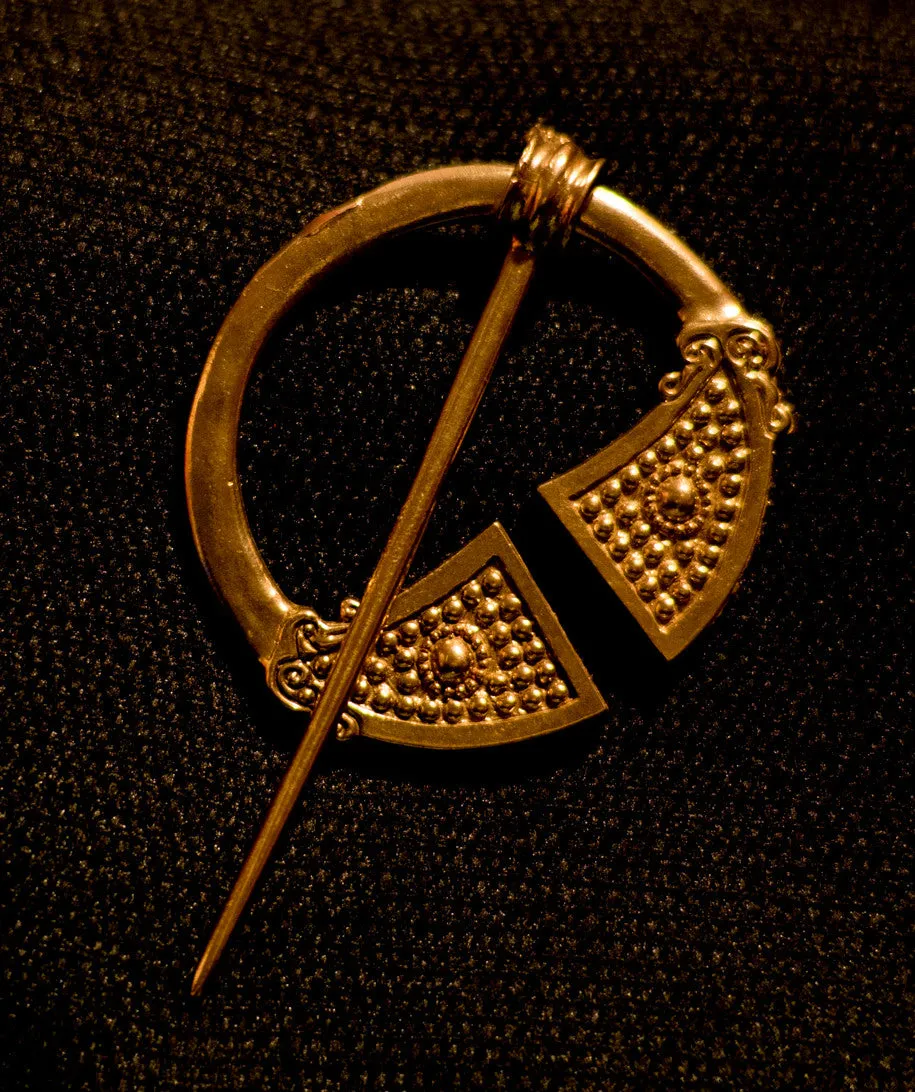 Small Celtic Pennanular brooch with Dots - R-21