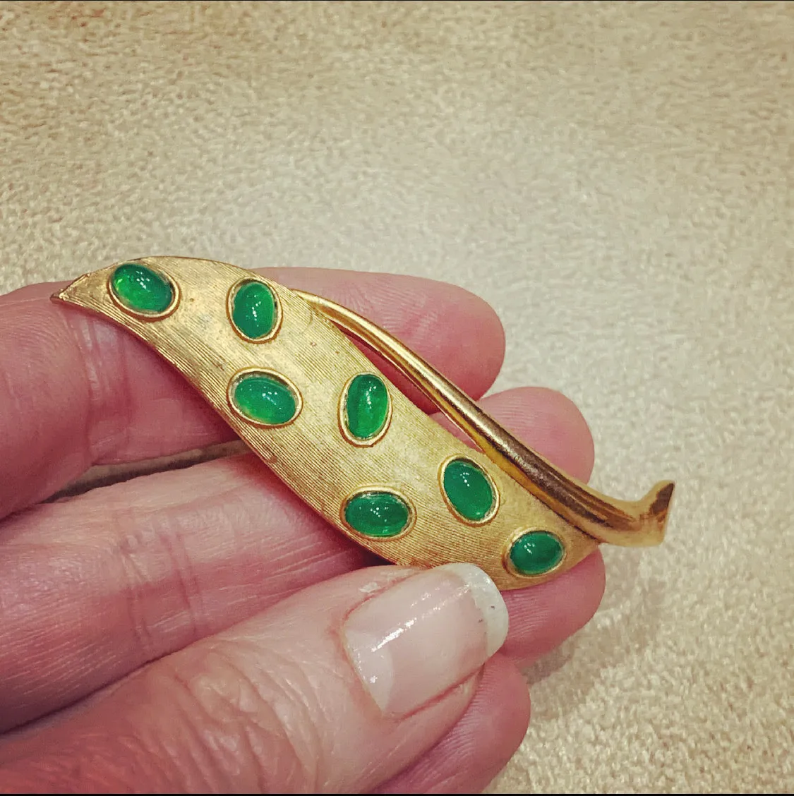 Vintage Jade gold brooch